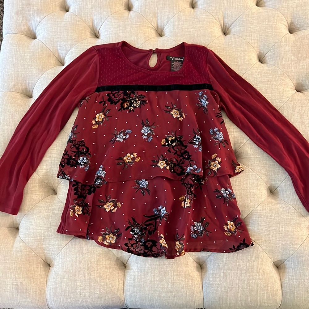 🦄Girls size xl top